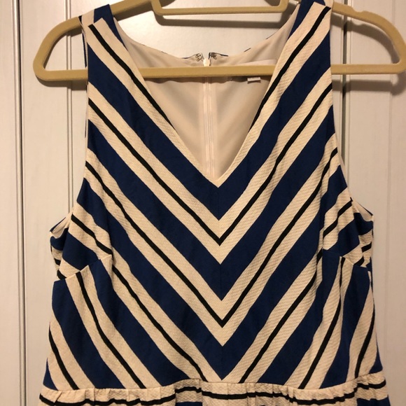 Loft Dress - Picture 3 of 8